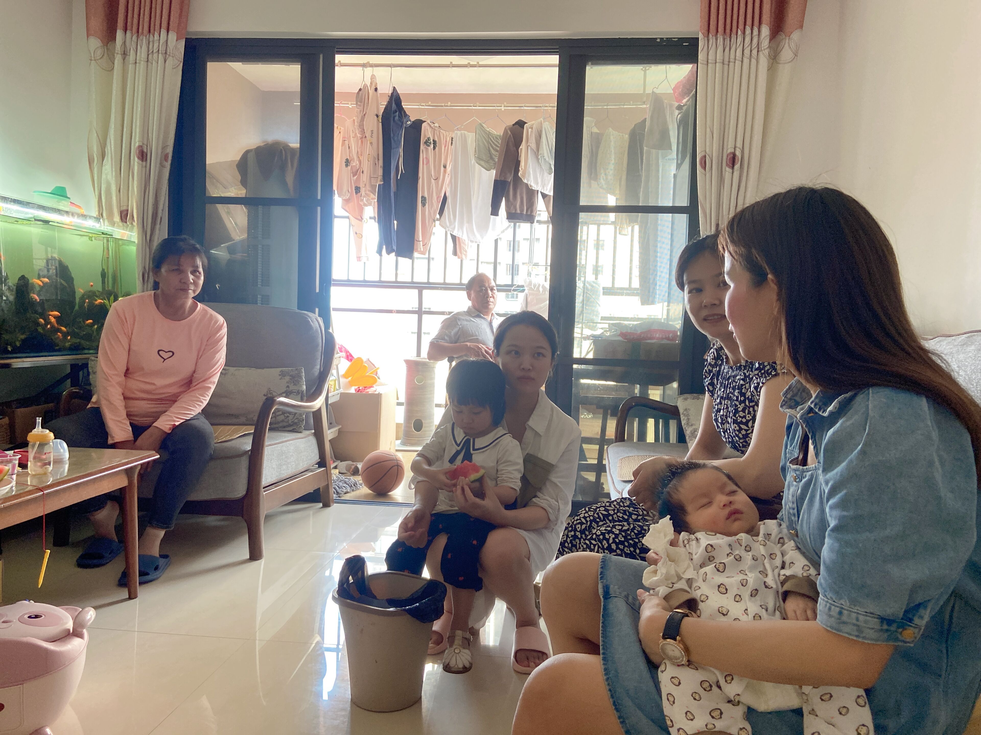 心系职工，情暖人心 ——工会慰问生育女职工