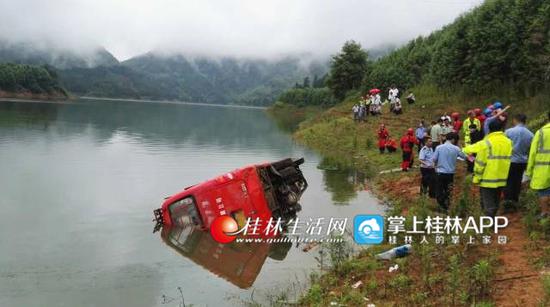 图为救援现场